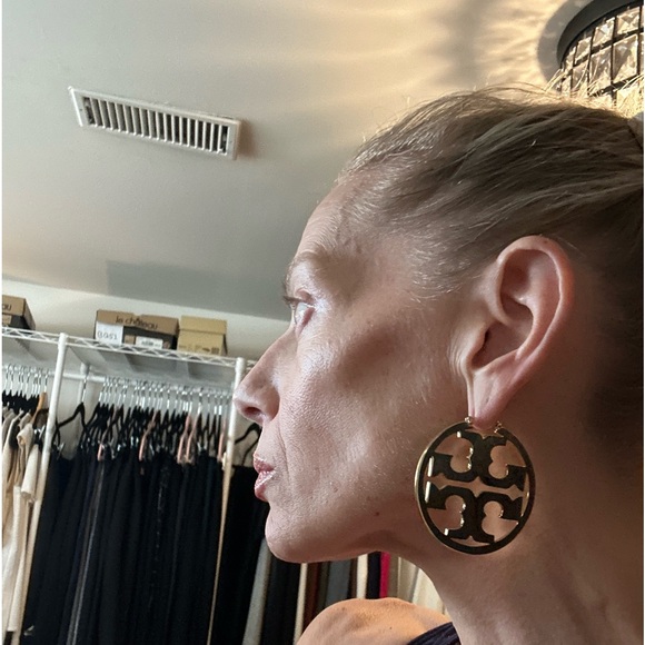 Meet your Posher, Ashley - Picture 2 of 15